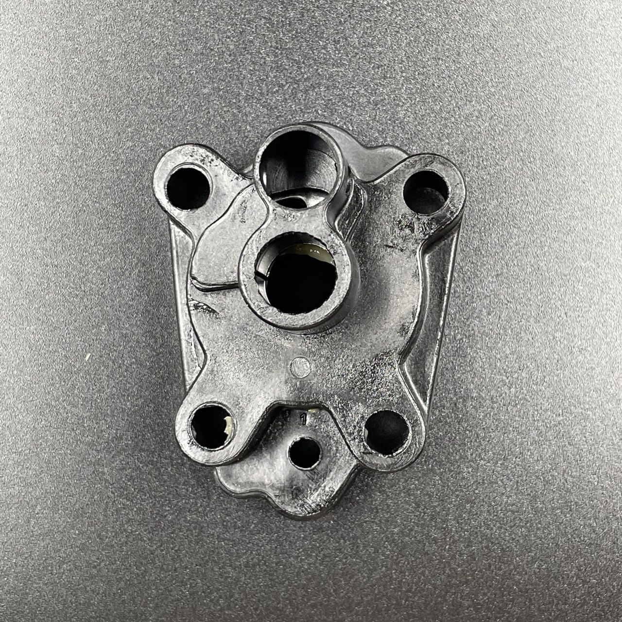 картинка Корпус помпы охлаждения Suzuki DF2.5 (до 2012г.в.) (Suzuki)