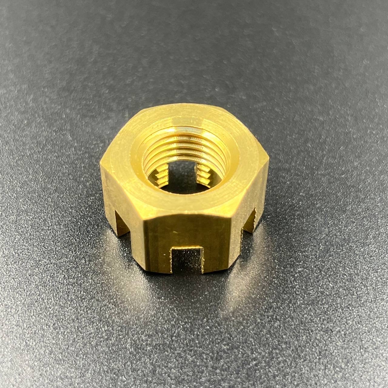 картинка Гайка крепления гребного винта Yamaha 20-30, F20-25 (PREMARINE)