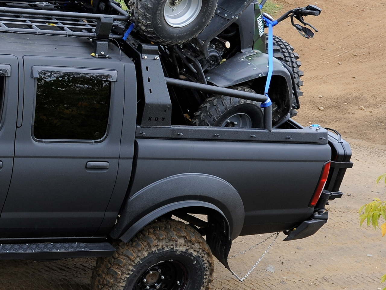 картинка Дуга безопасности KDT многофункциональная для Nissan NP300