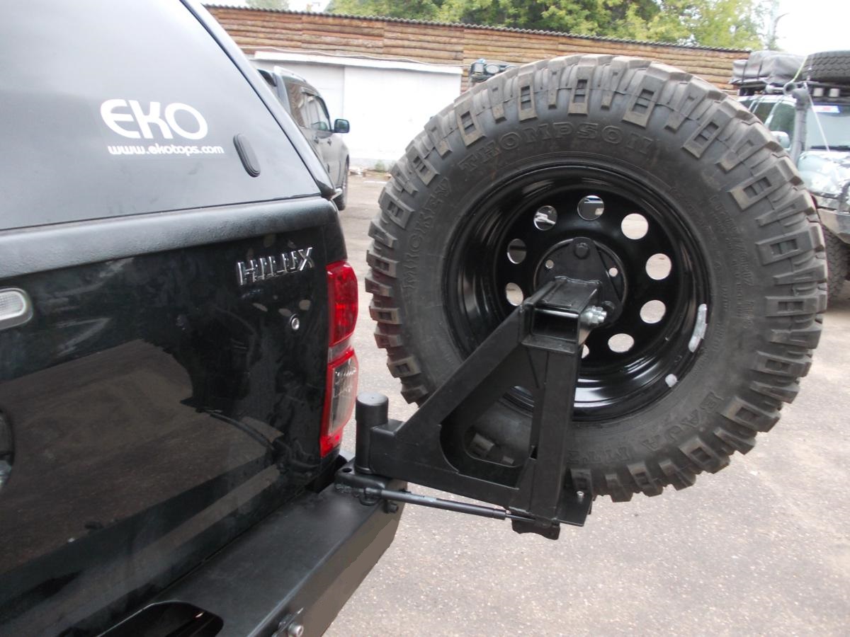 картинка Бампер задний Toyota Hilux  KDT Спорт