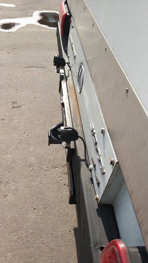 картинка Кронштейн фары под штатную рамку номерного знака