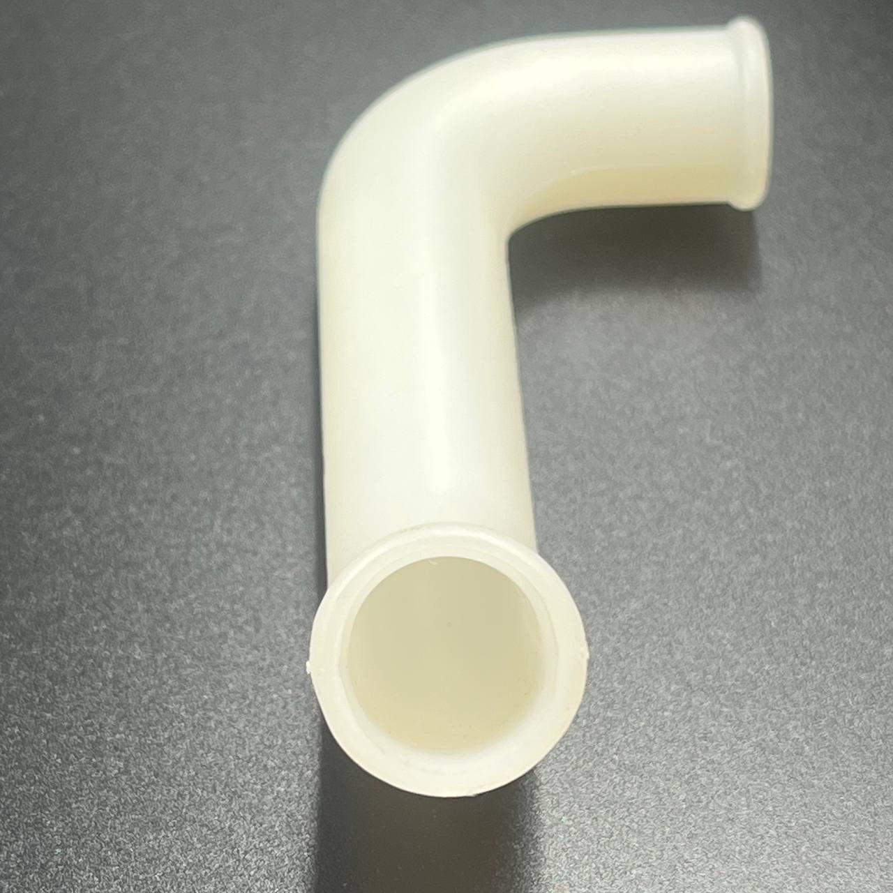 картинка Трубка водяная пластиковая Mercruiser Alpha One gen2(Quicksilver)