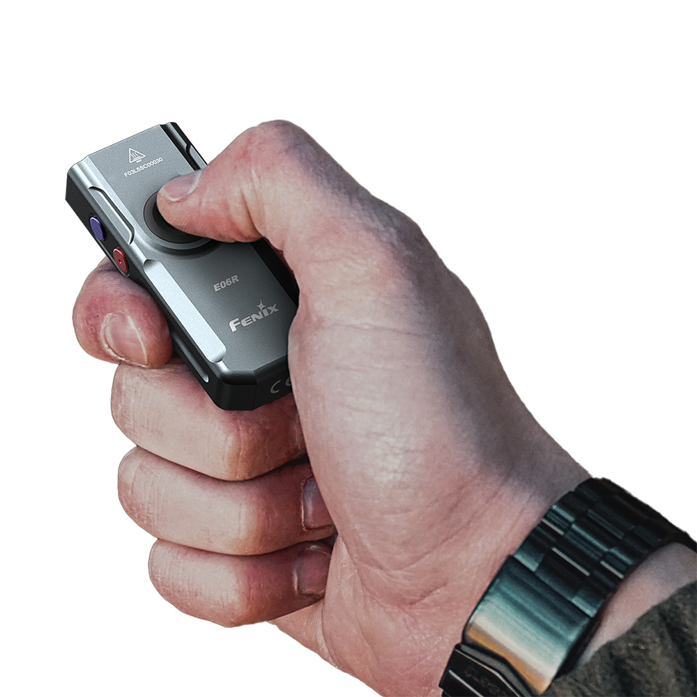 картинка Фонарь-брелок Fenix E06R серый