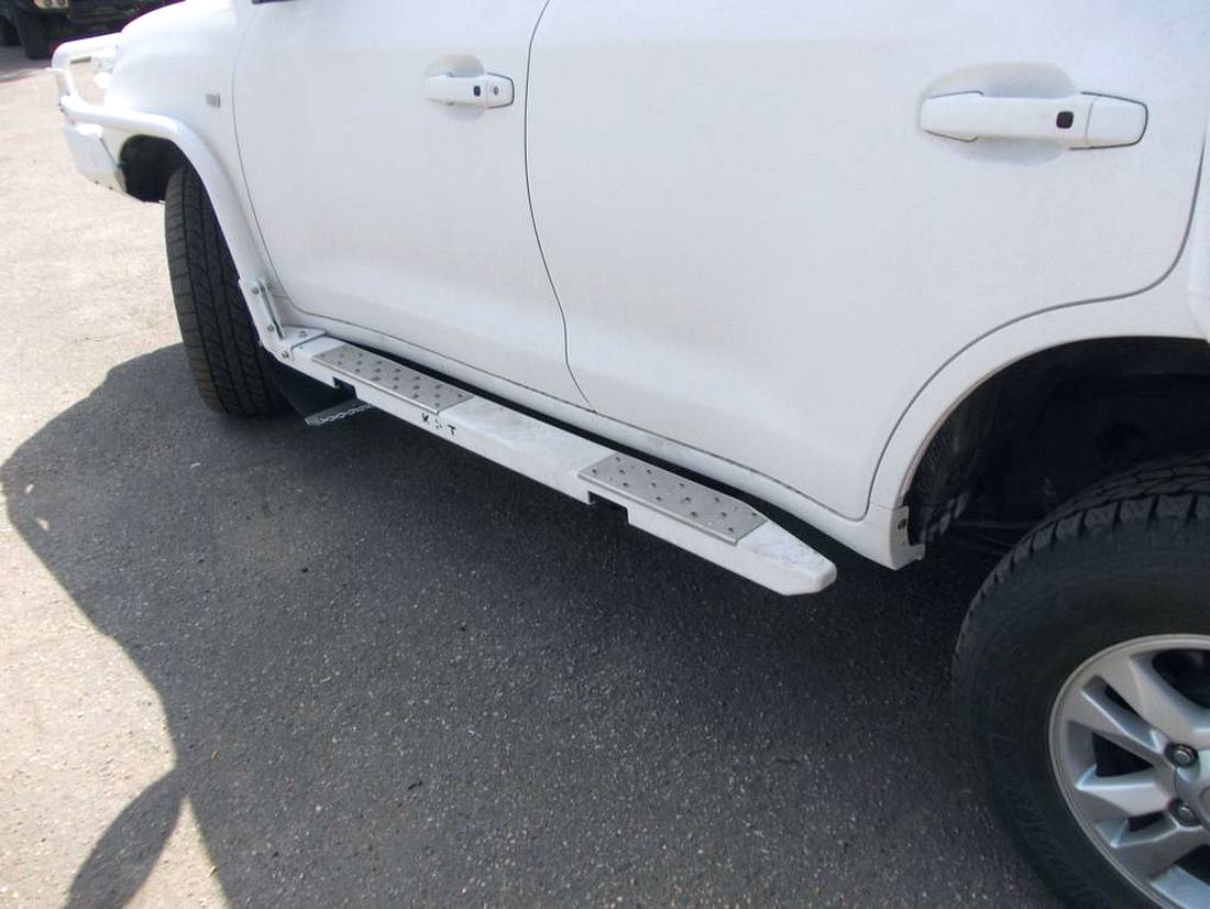 картинка Пороги силовые Toyota Land Cruiser 200