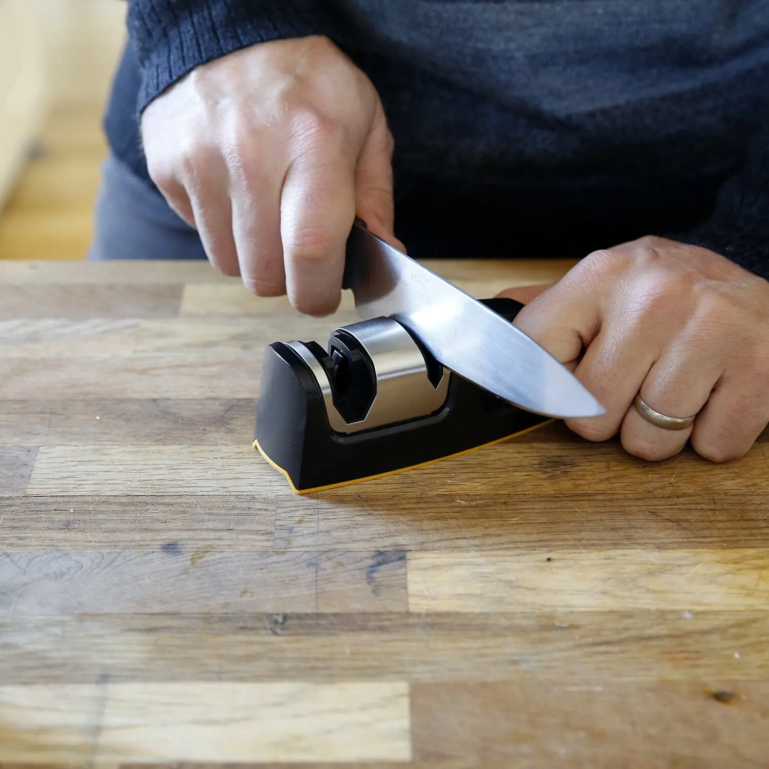 картинка Точилка ручная кухонная Work Sharp Kitchen Edge, WSKTNKES-I