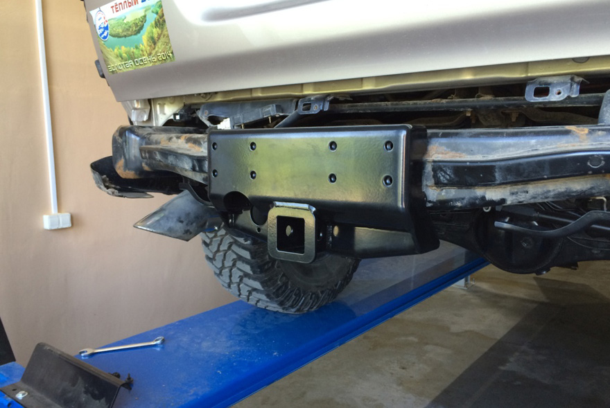 картинка Фаркоп Toyota Land Cruiser 200 в штатный задний бампер квадрат РИФ