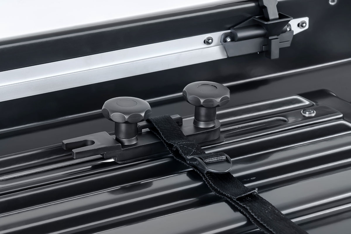 картинка Бокс автомобильный на крышу Pentair PYTHON 450L белый глянец, двусторонний