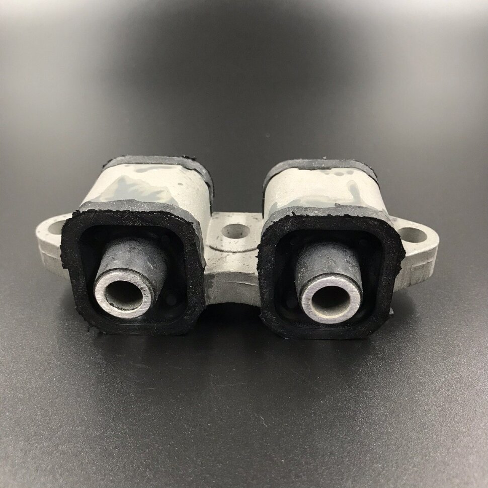 картинка Демпфер опорный резиновый Yamaha 40-50 (Верхний) (Yamaha)