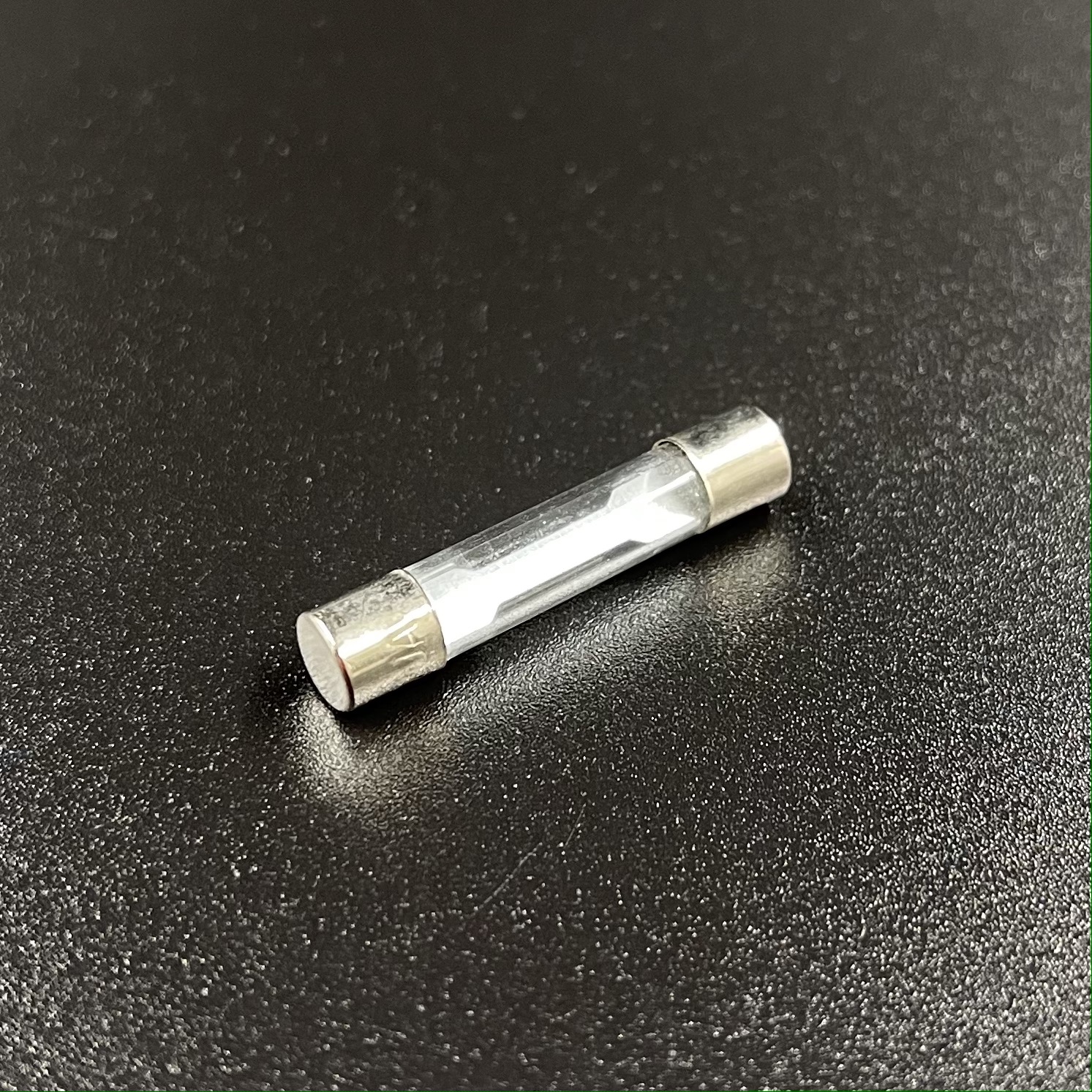 картинка Предохранитель Yamaha 4-250, F8-20 (20A) (Omax)