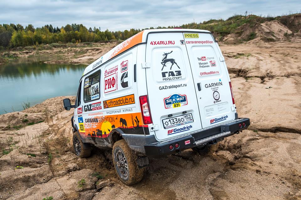 картинка Бампер задний РИФ для ГАЗ Соболь с квадратом под фаркоп и фонарями