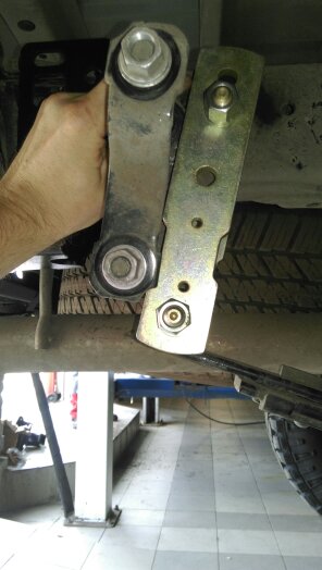 картинка Серьги удлинненые на Toyota HILUX 2015- (К-Т 2 ШТ.)