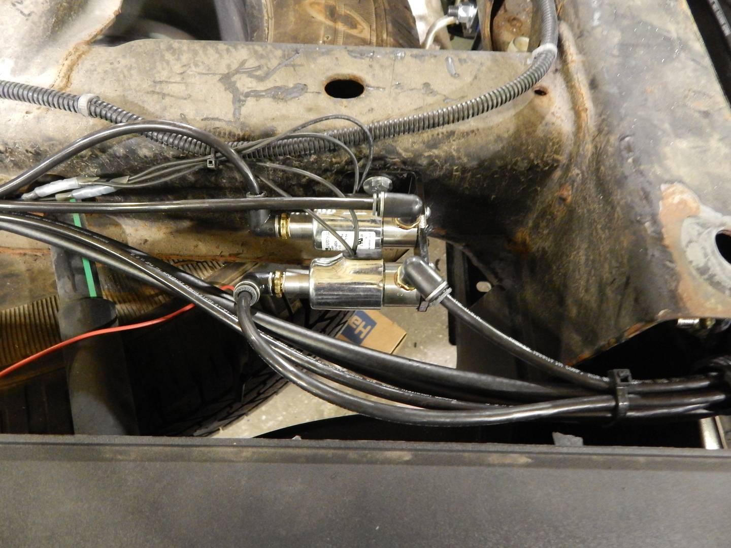 картинка Механическая система самовыравнивания подвески с двумя компрессорами (4-рычажная подвеска)