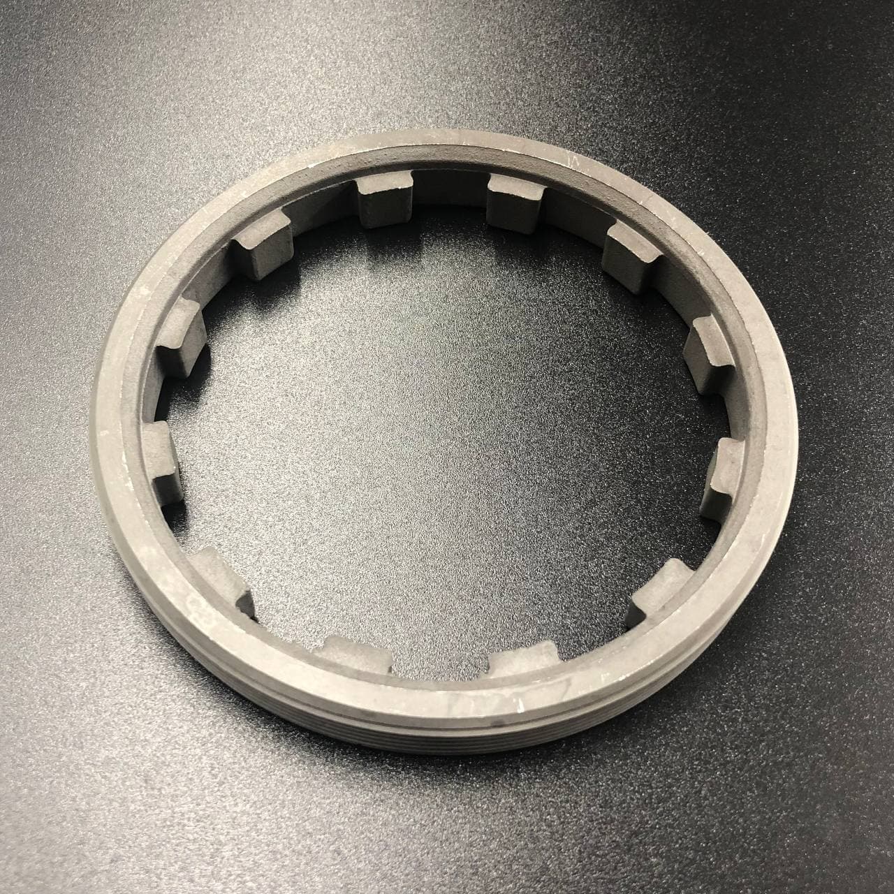 Гайка редуктора корончатая Yamaha 150-225, F150 (Omax)
