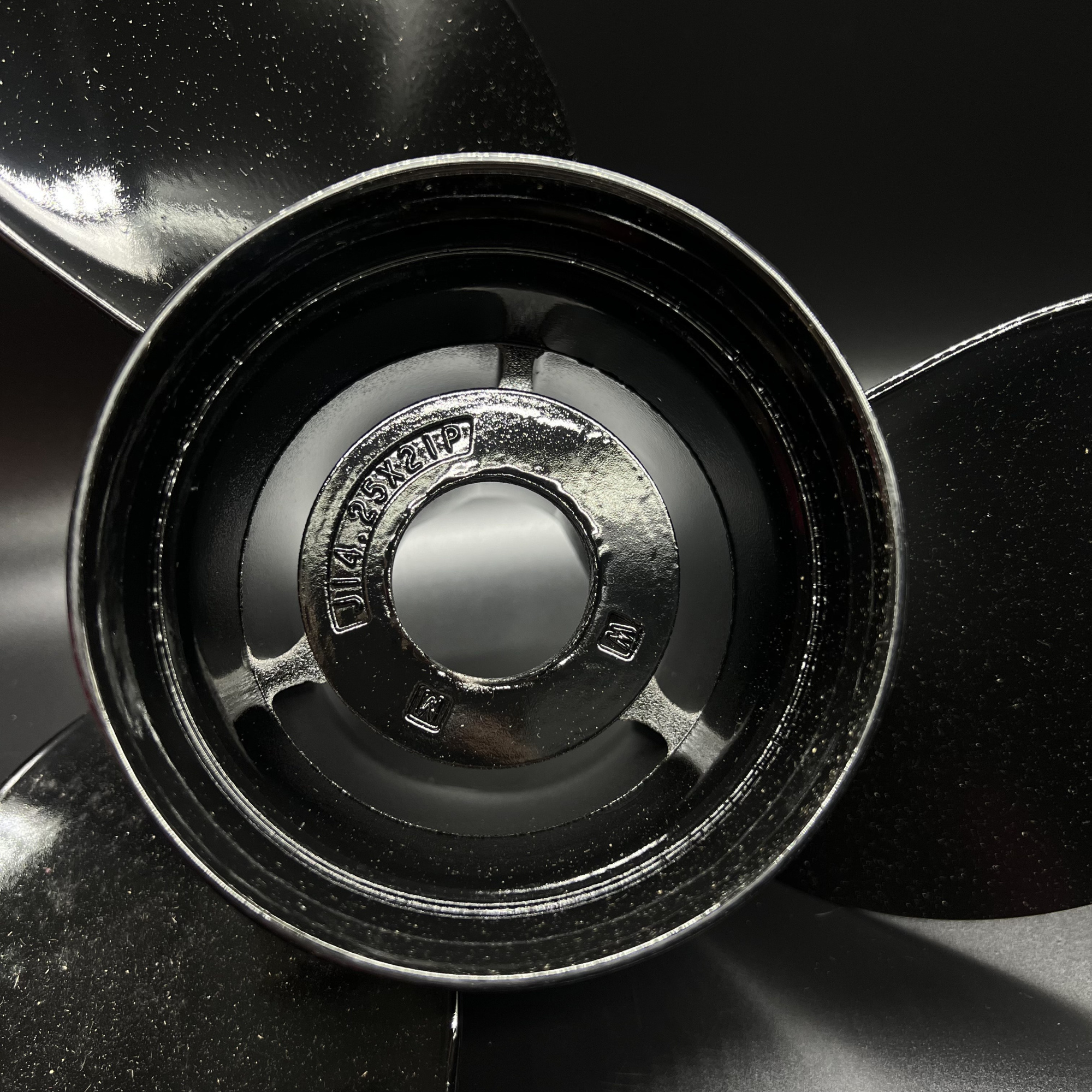Гребной винт Mercury Black Max (14-1/4х21R)