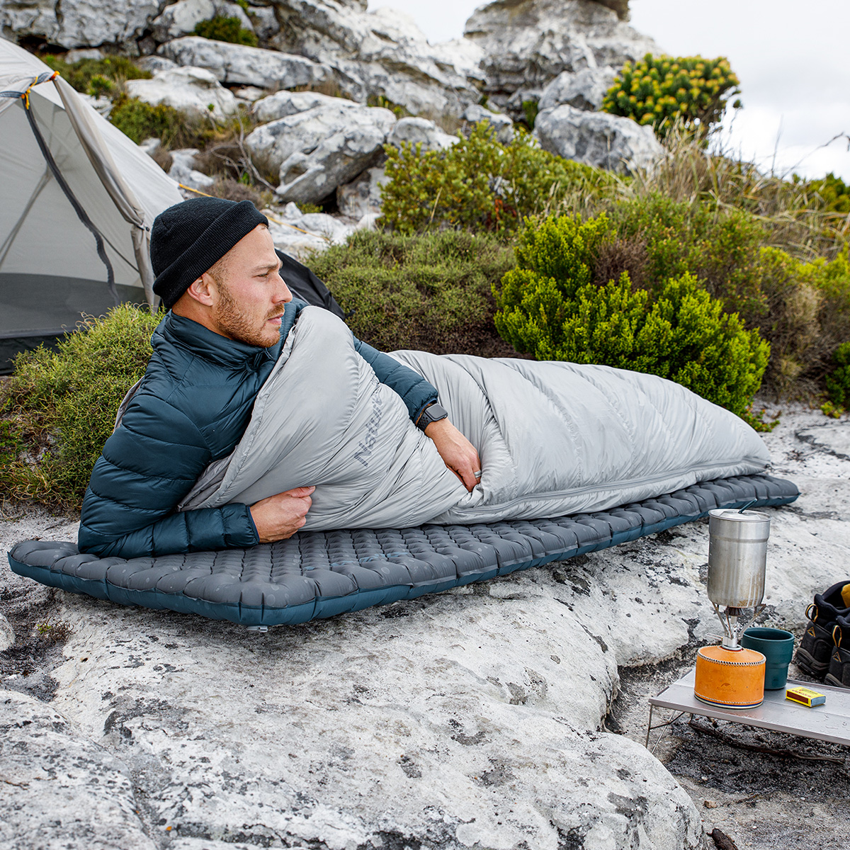 Коврик надувной Naturehike 183х64х7 см, серый карбон