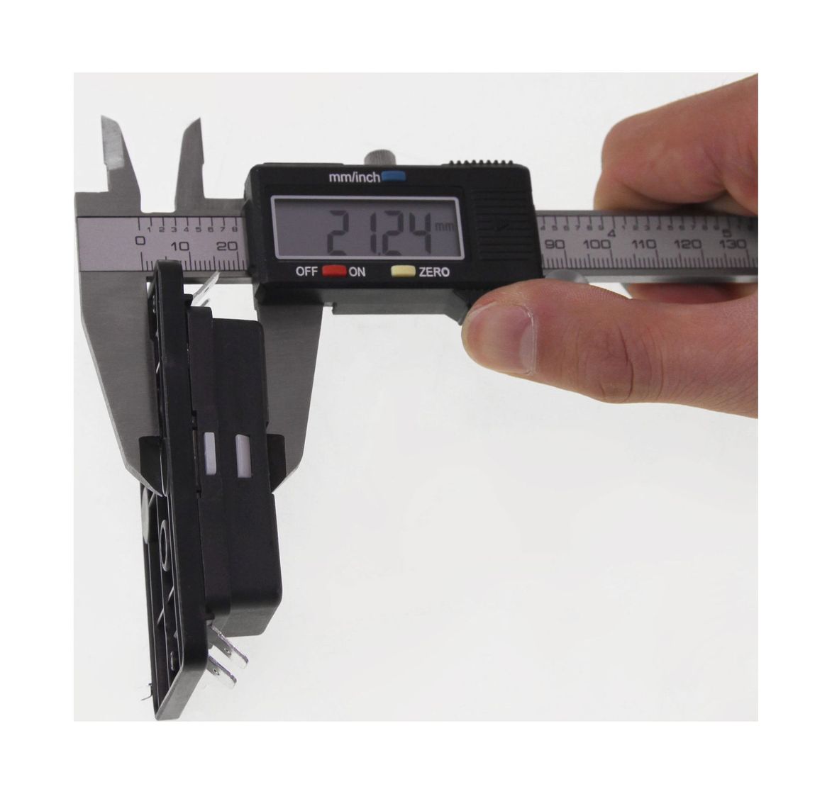 картинка Блок на 4 предохранителя ATP/ATC/ATO с крышкой