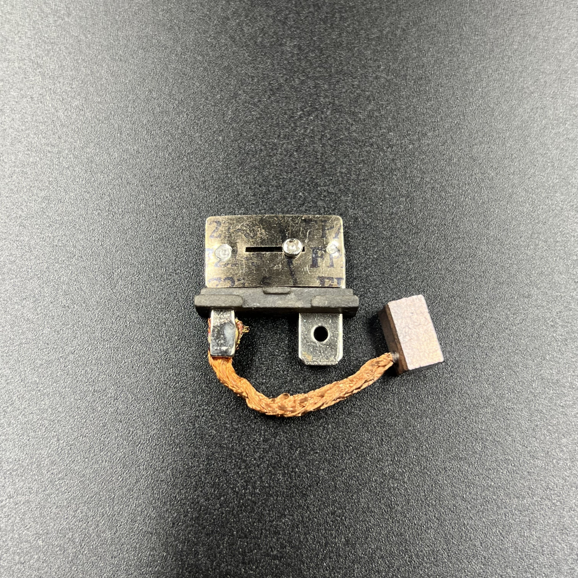 картинка Щетка мотора гидроподъема Yamaha 75-90/F80-100 (Sinera)