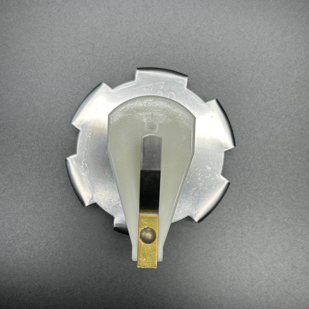 картинка Бегунок распределителя зажигания ROTOR ASSY (Quicksilver)