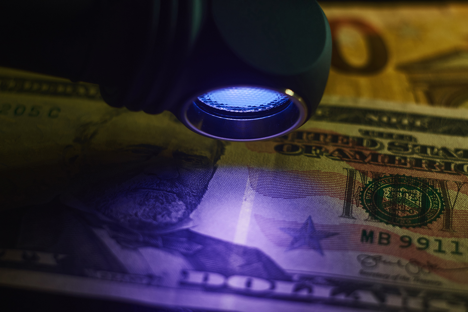 картинка Фонарь Armytek Wizard C2 WUV 