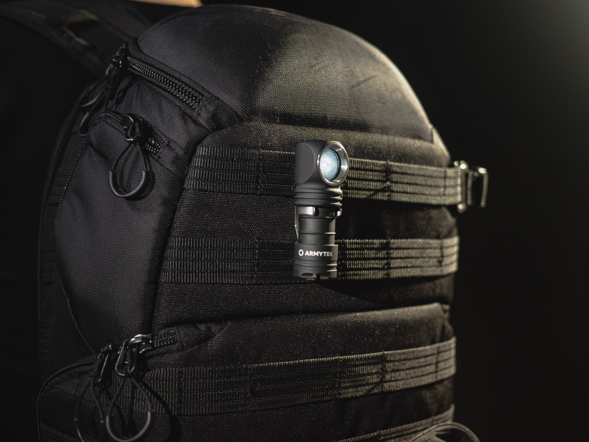 картинка Фонарь Armytek Wizard C1 Pro Magnet USB Белый