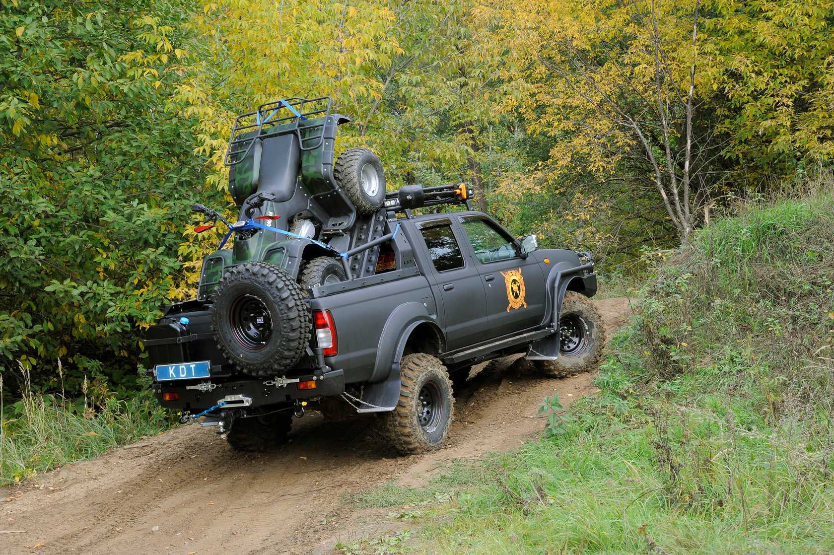 картинка Бампер задний KDT для Nissan NP-300