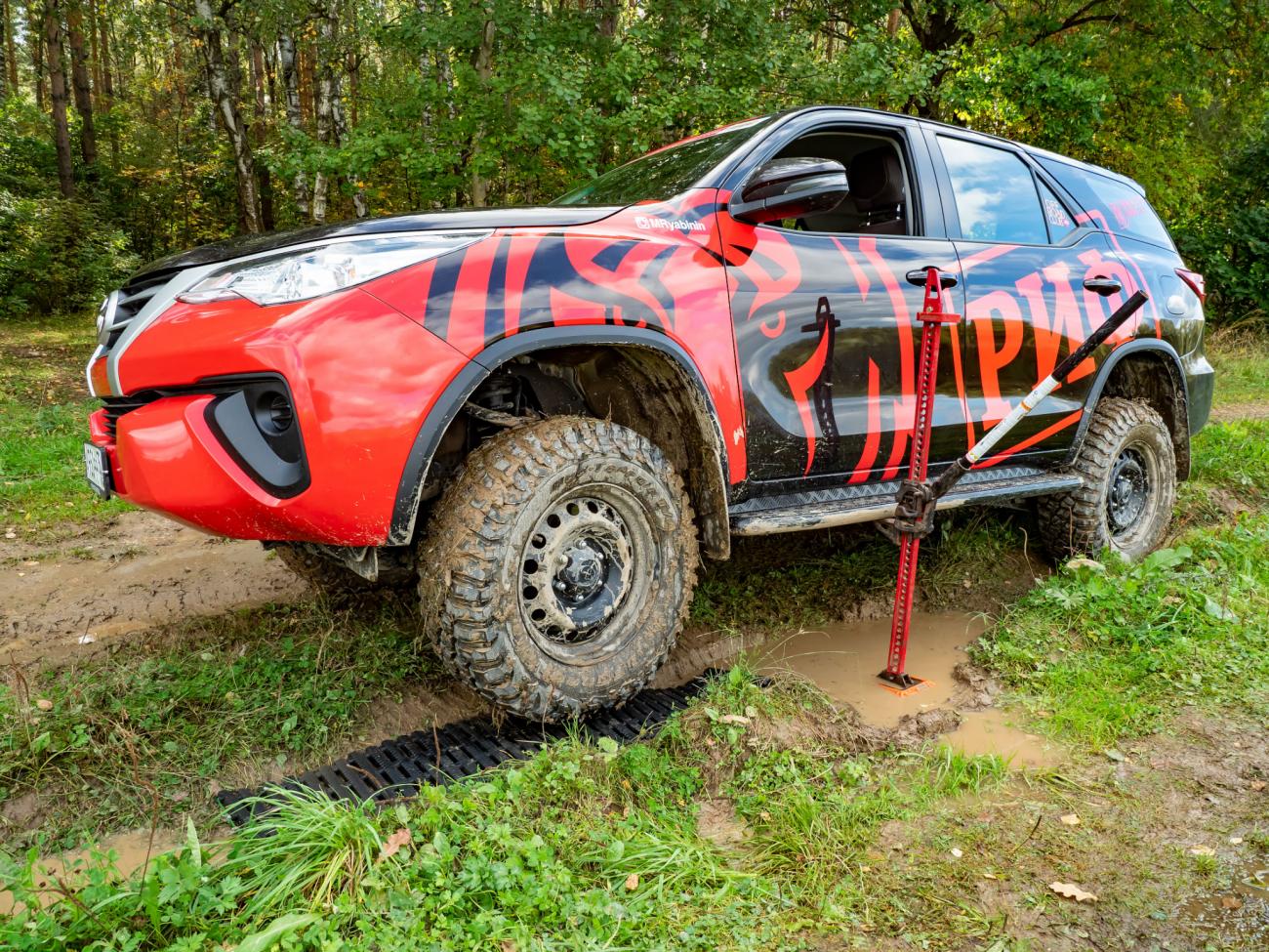 картинка Пороги силовые РИФ Toyota Fortuner 2015+