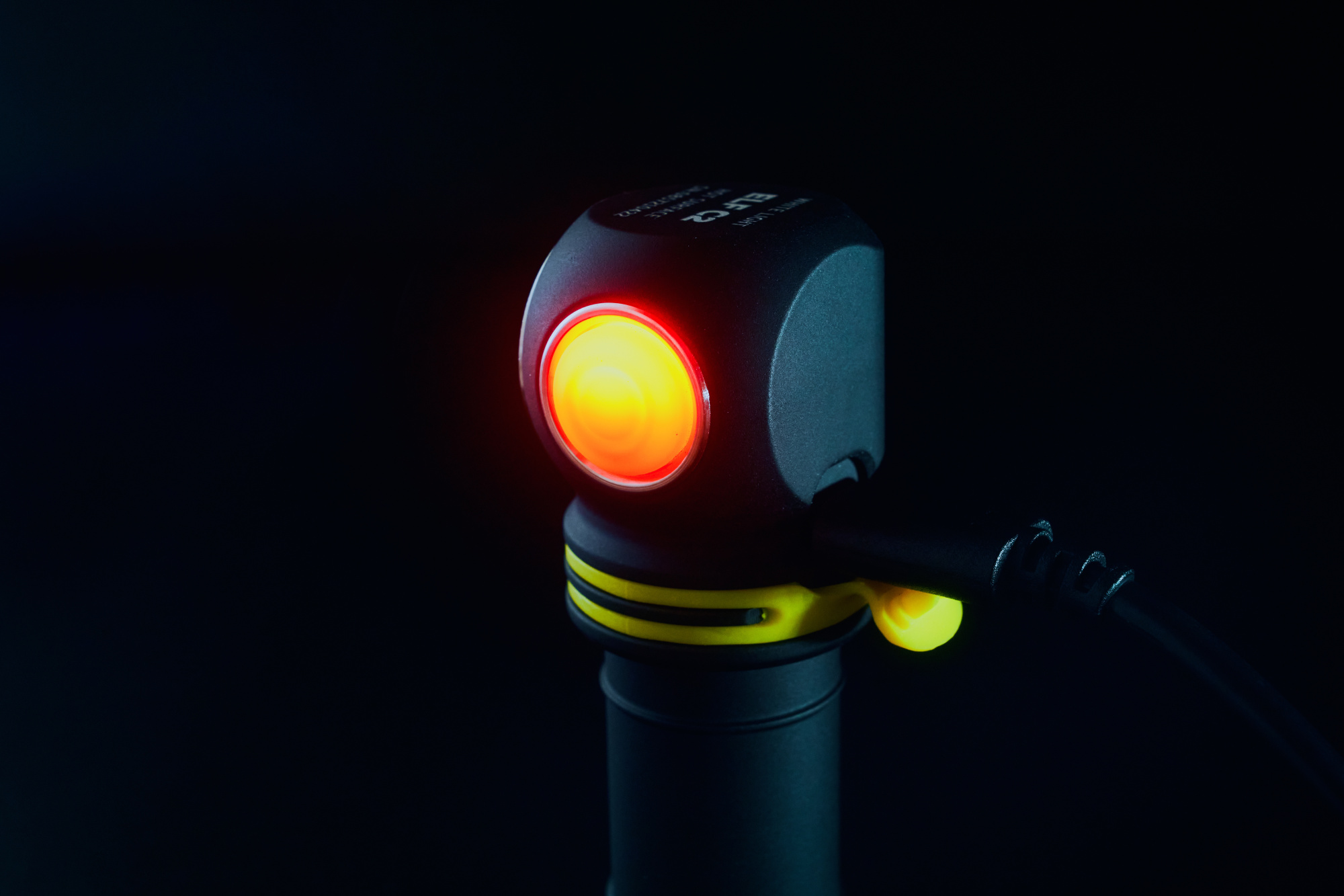 картинка Фонарь Armytek Elf C2 Micro-USB Белый