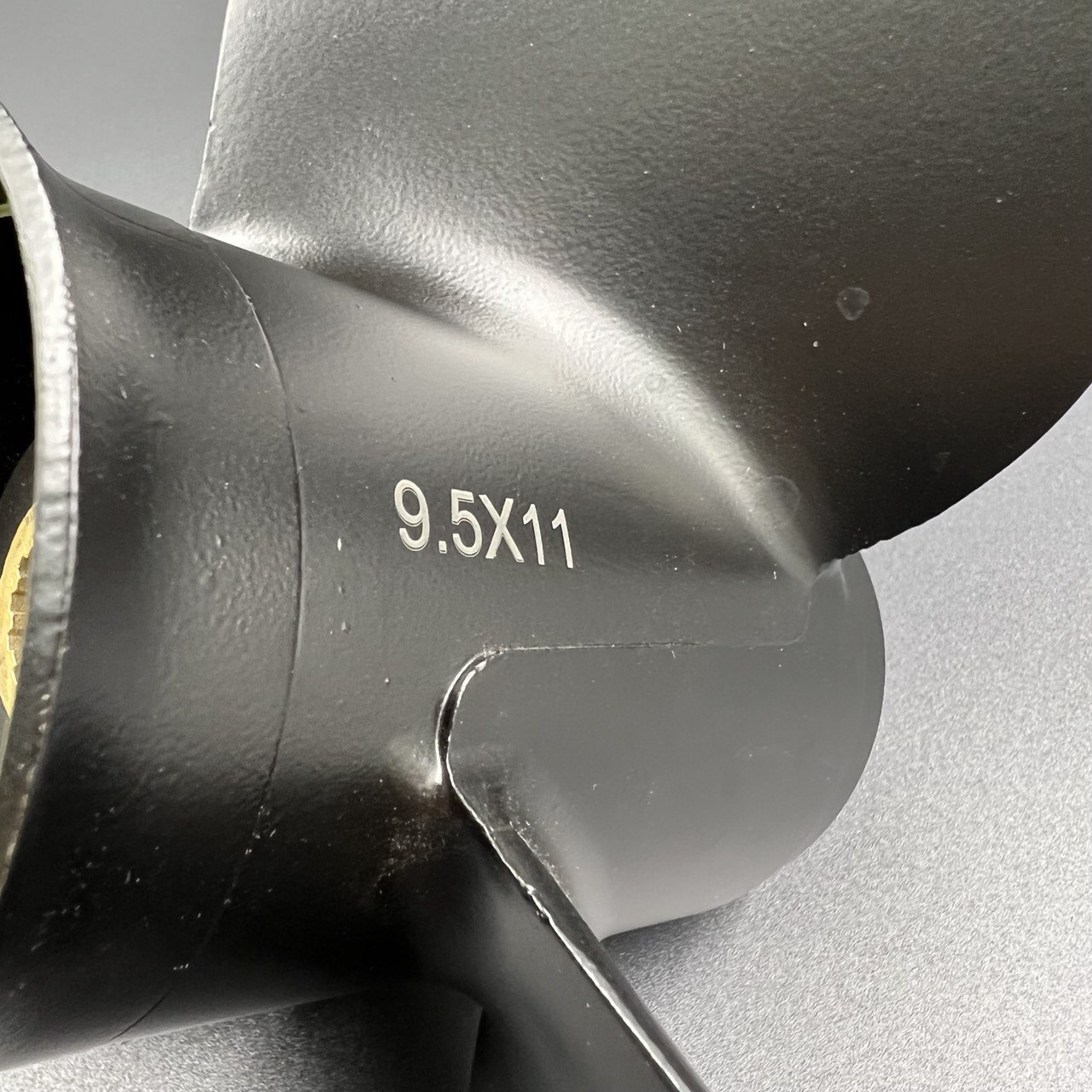 картинка Гребной винт Tohatsu 9.9-18 (3x9.5x11)