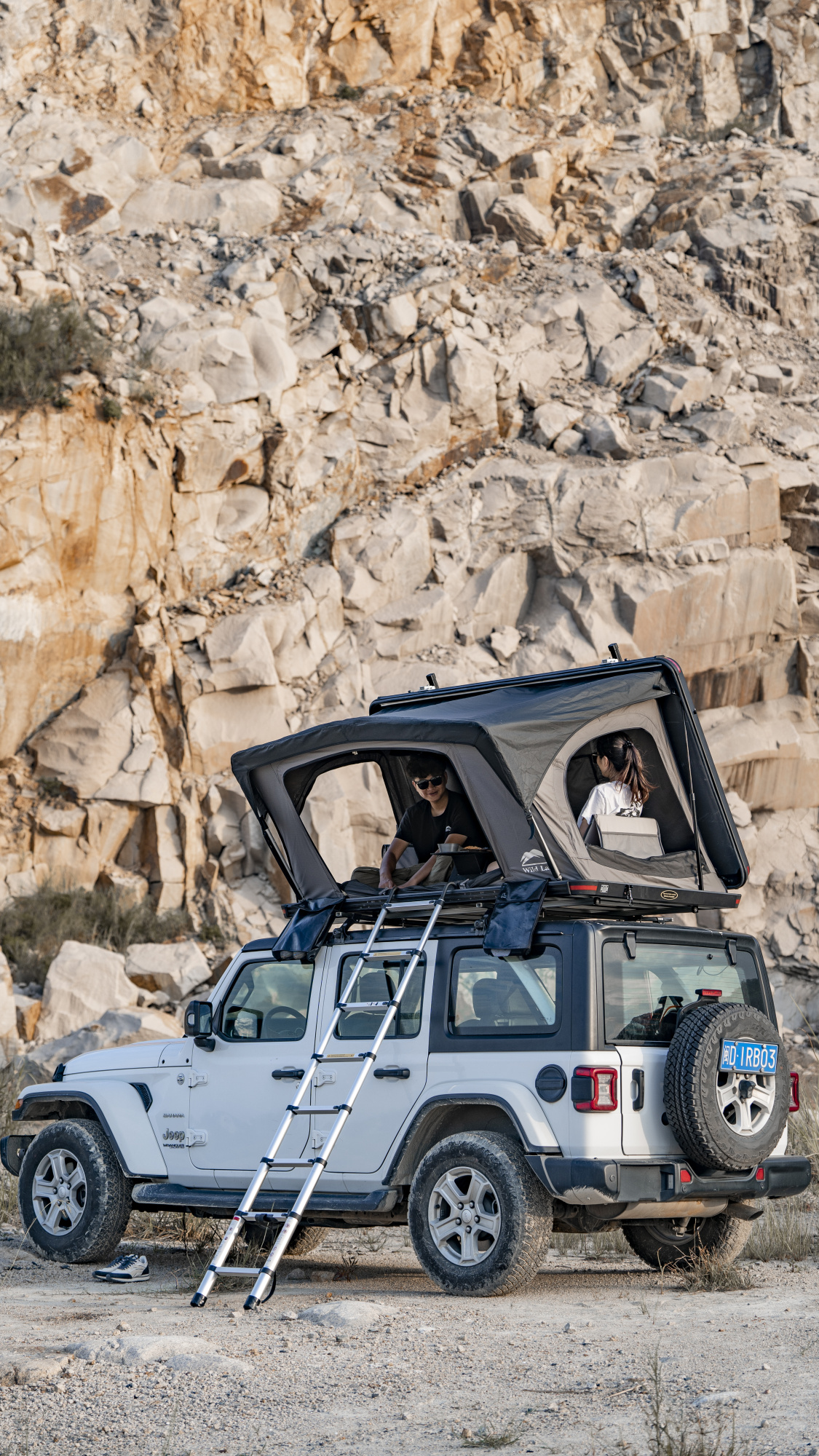 картинка Палатка на крышу автомобиля Wild Land Desert Cruiser 140