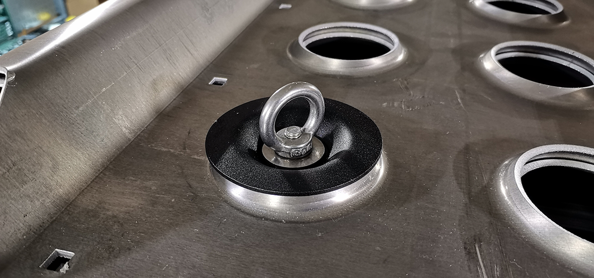 картинка Кронштейны для крепления сэнд-траков к алюминиевому багажнику (платформе) РИФ