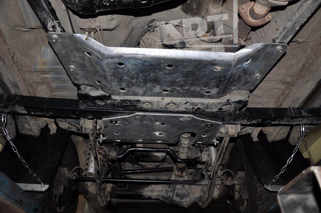 картинка Защита раздатки и коробки - Toyota Land Cruiser 80/105