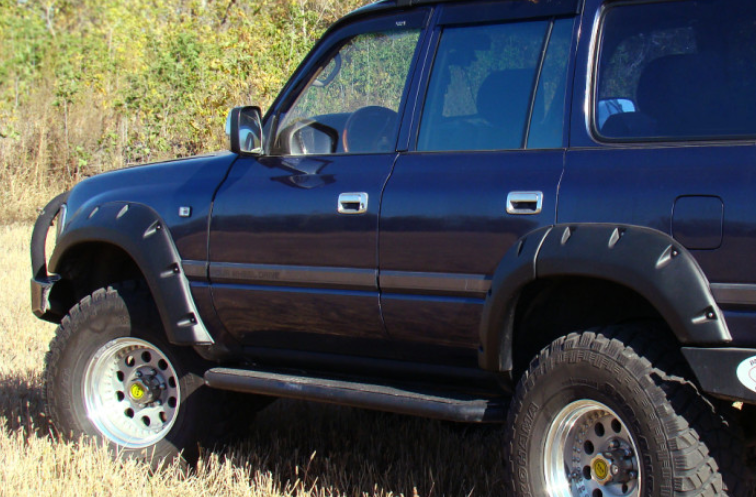 картинка Расширители колёсных арок для Toyota Land Cruiser 80