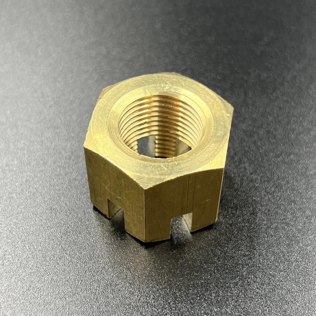 картинка Гайка гребного винта Suzuki DT40-60 (Suzuki)