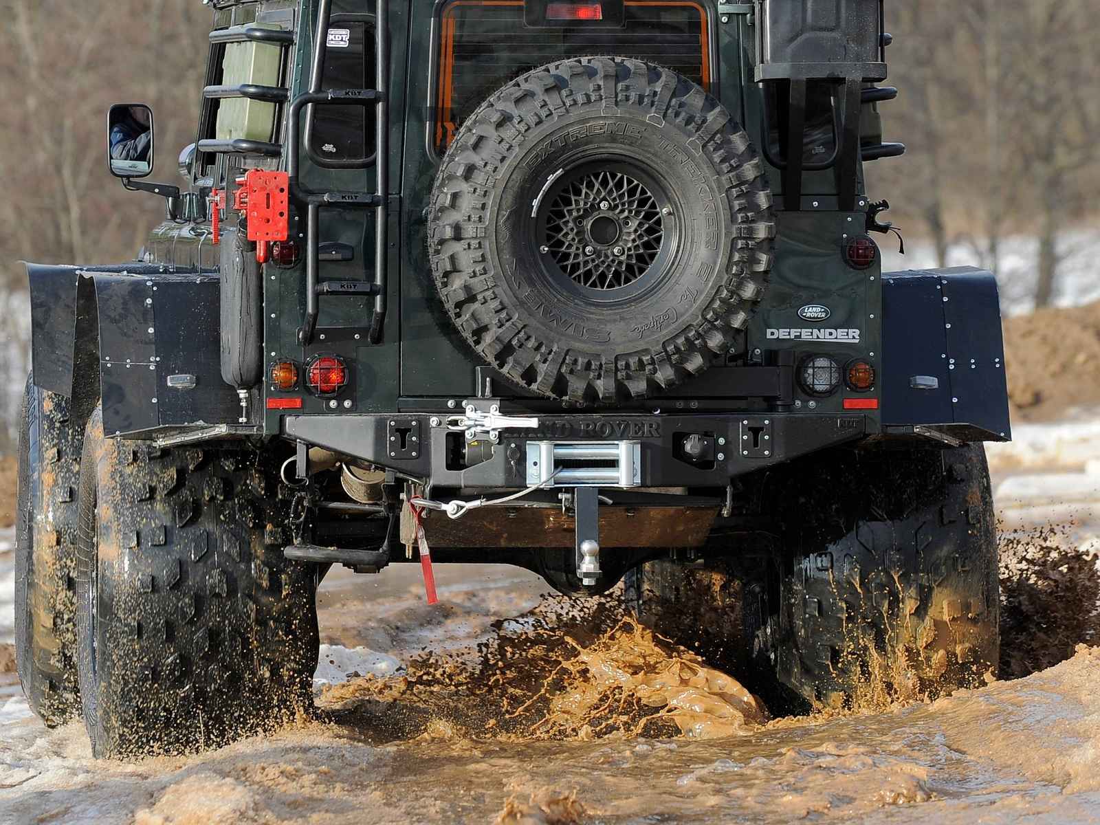 картинка Бампер задний KDT с площадкой под лебедку Defender 90/110