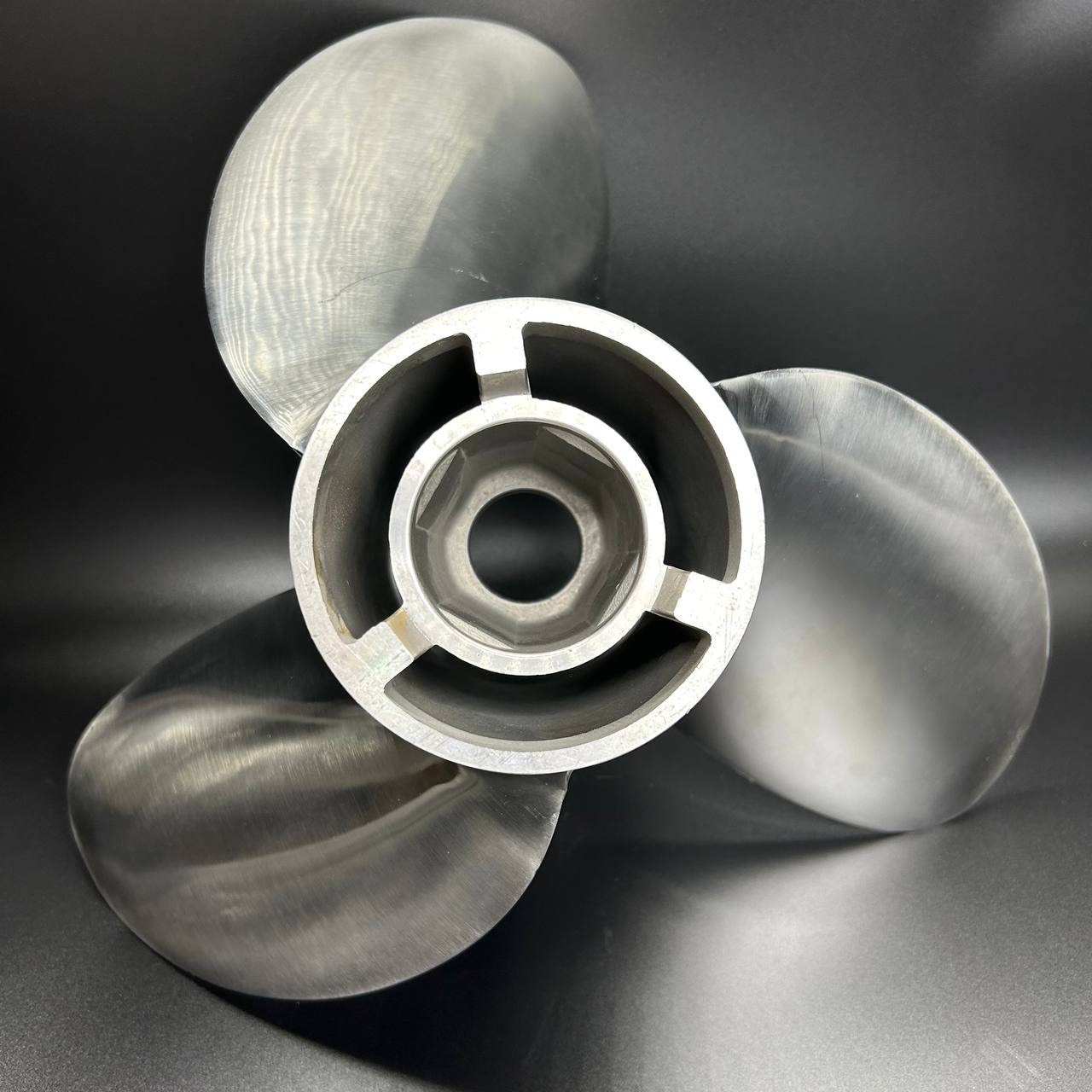 картинка Гребной винт Mercury 150-300, ALPHA, BRAVO I (3x16x19) (8M0040400) (Сталь)