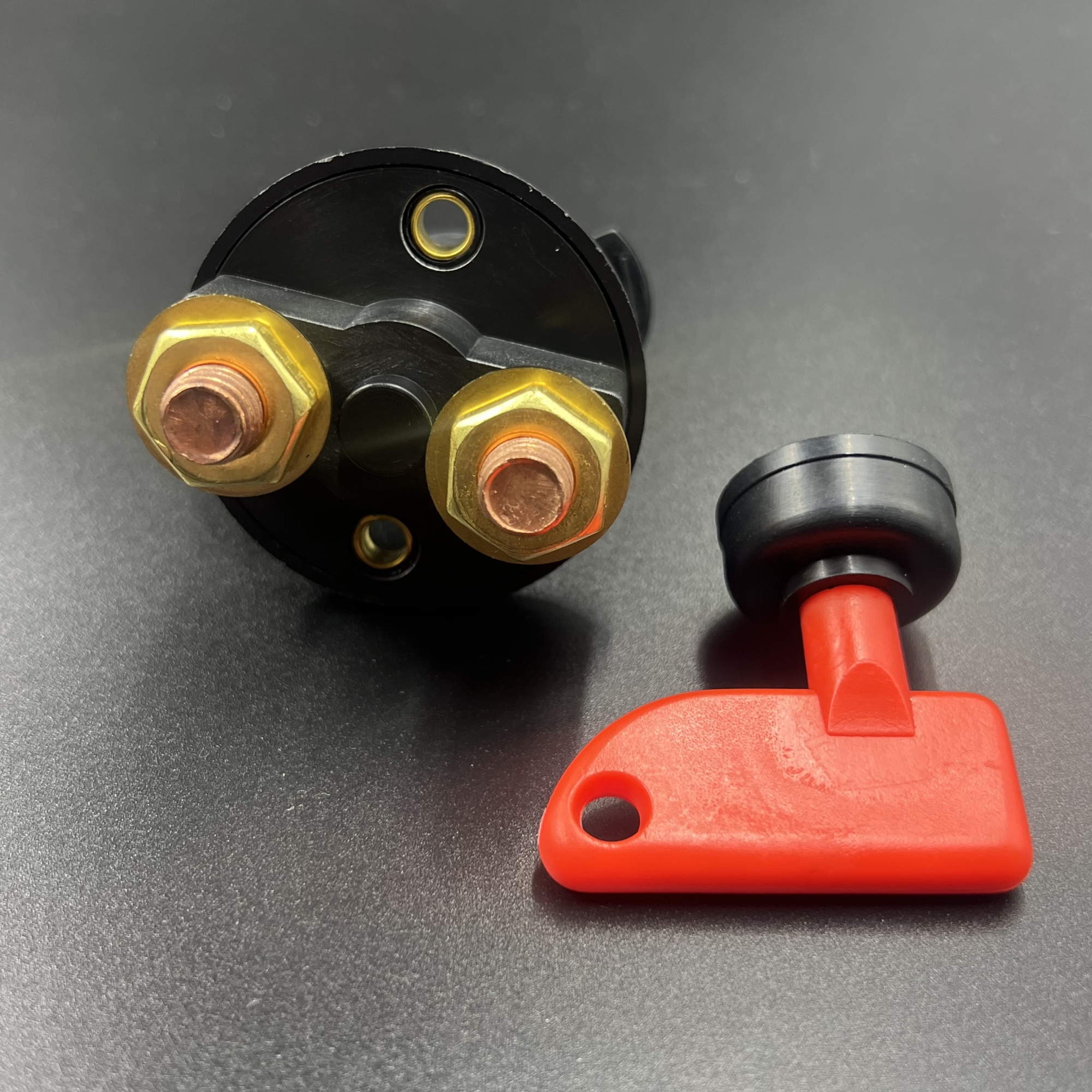 картинка Выключатель массы "ON-OFF" с ключом (Omax)