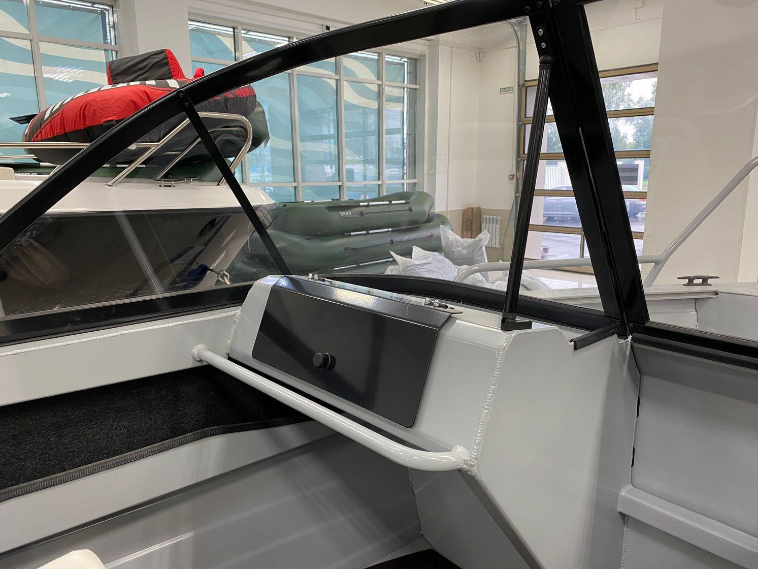 картинка Моторная лодка, Неман 450 DC NEW, серый/черн