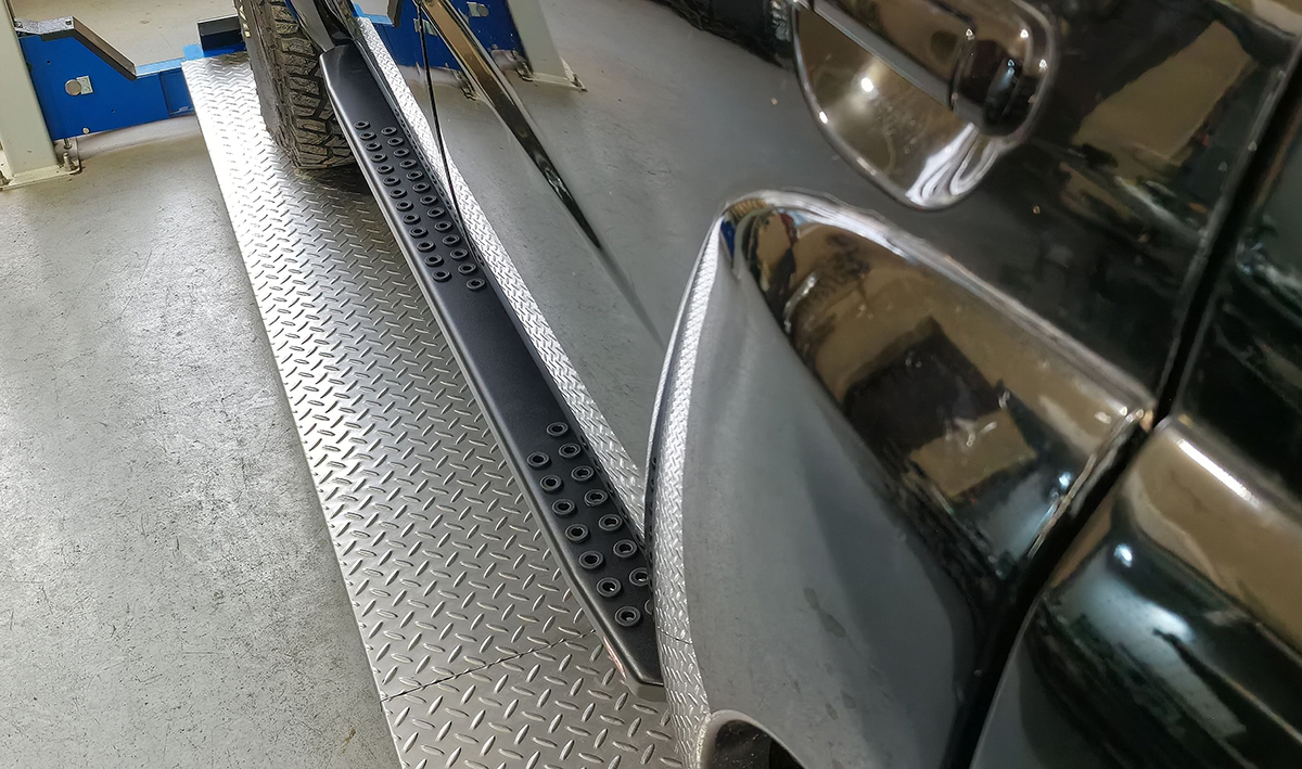 картинка Пороги Nissan Patrol Y61 2004+ (MКПП) РИФ силовые