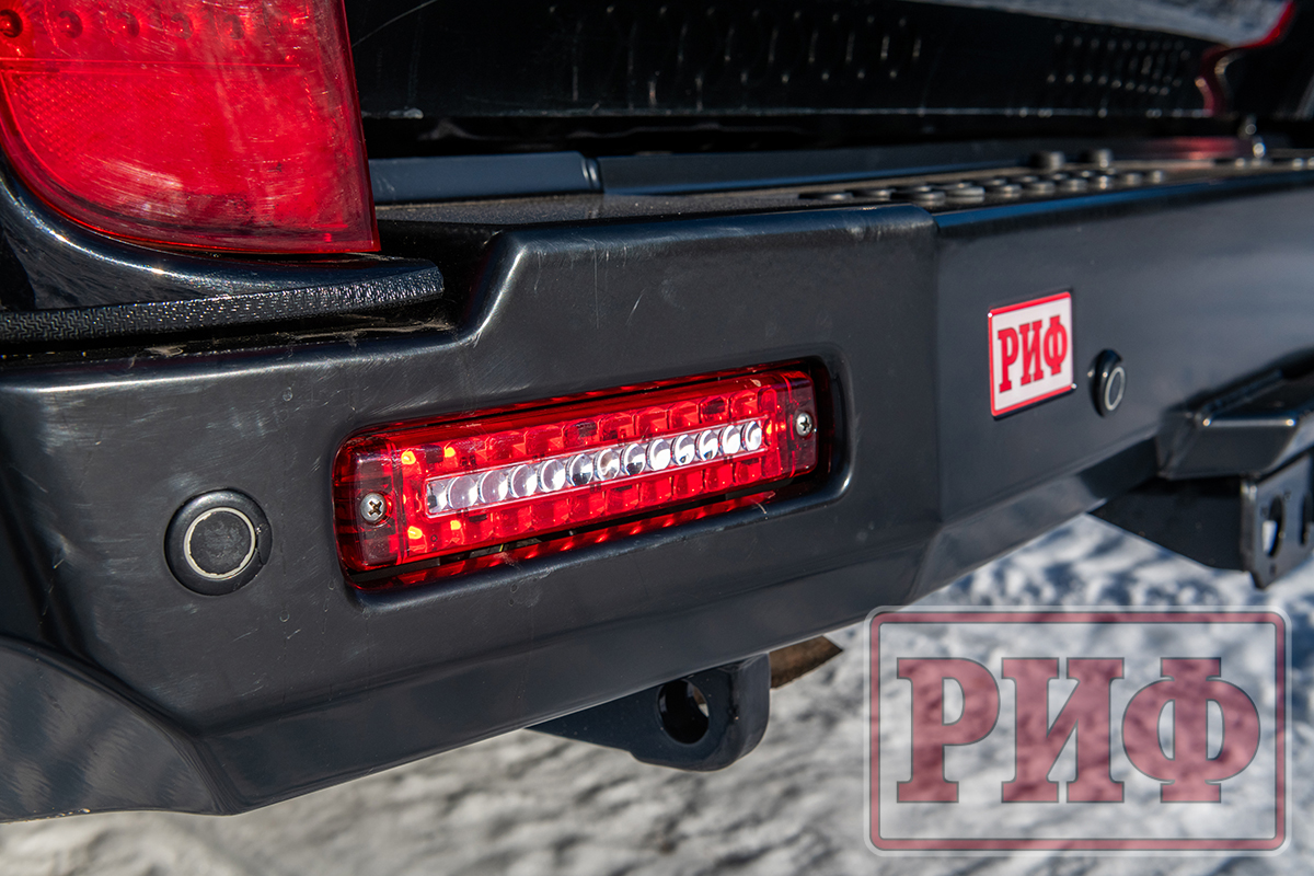 картинка Бампер задний РИФ Toyota Land Cruiser 200 2007-2012 с квадратом под фаркоп и фонарями