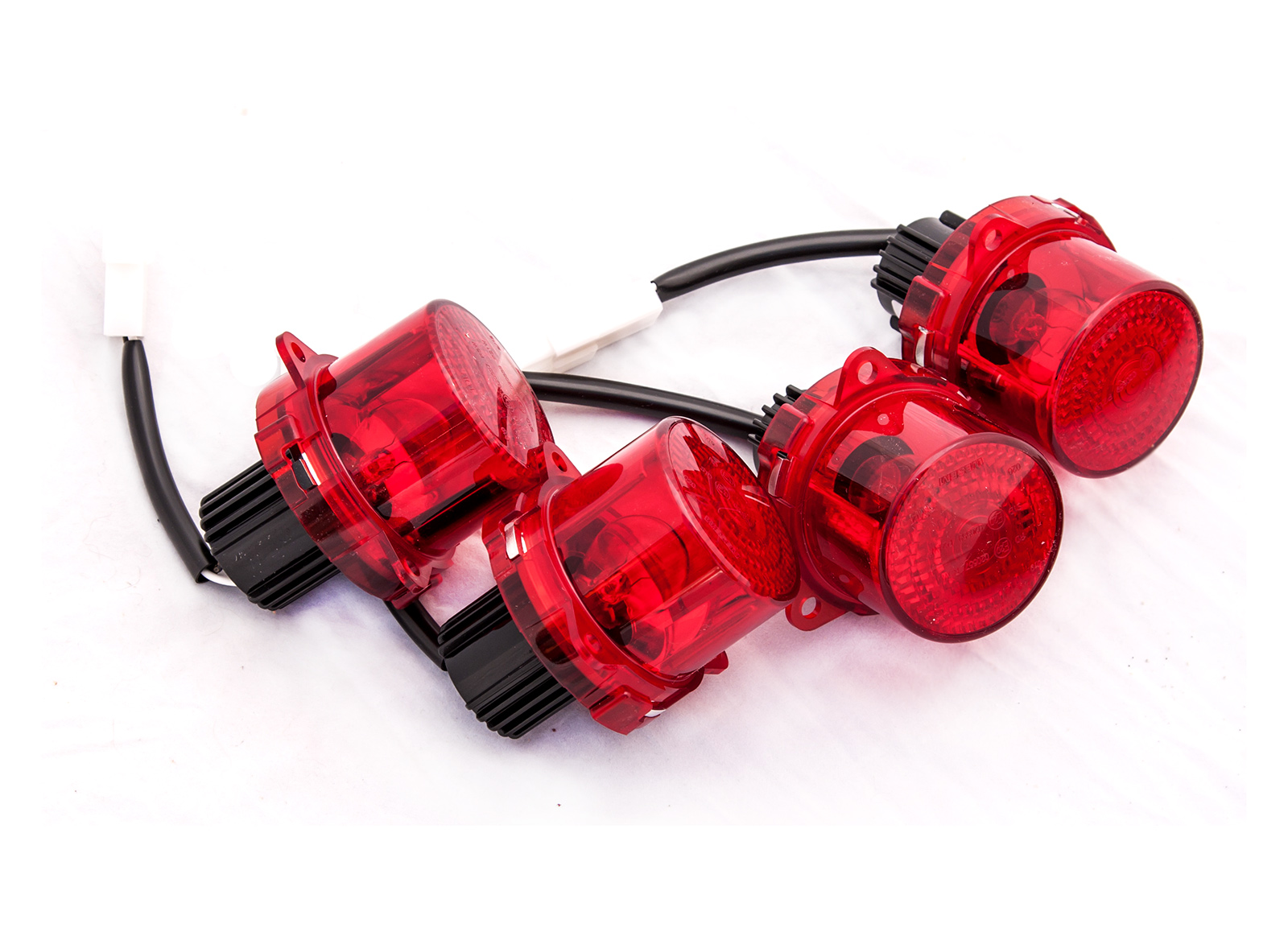 картинка Бампер задний РИФ для VW Amarok с квадратом под фаркоп, калиткой и фонарями