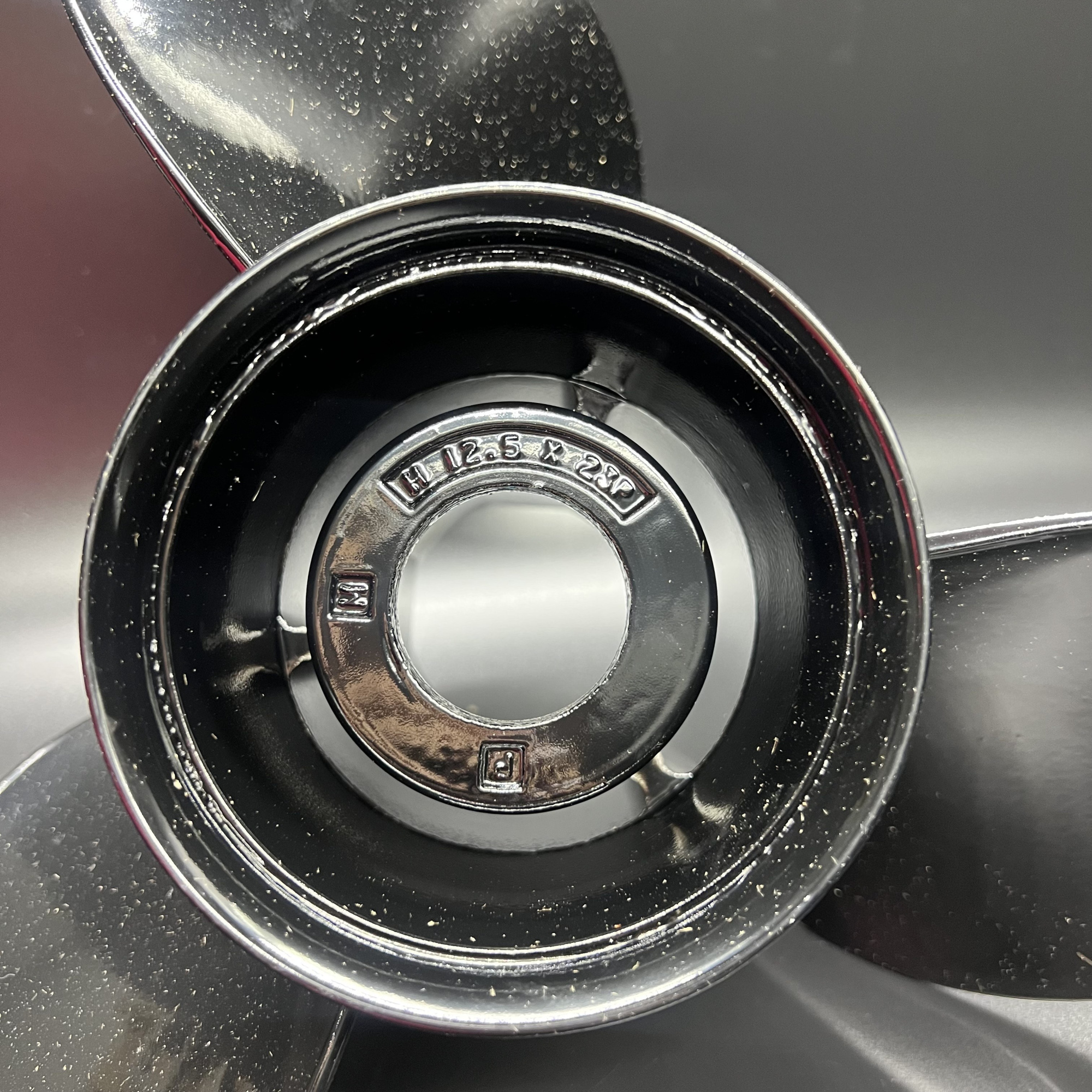 картинка Гребной винт Mercury Black Max (12-1/2х23R)