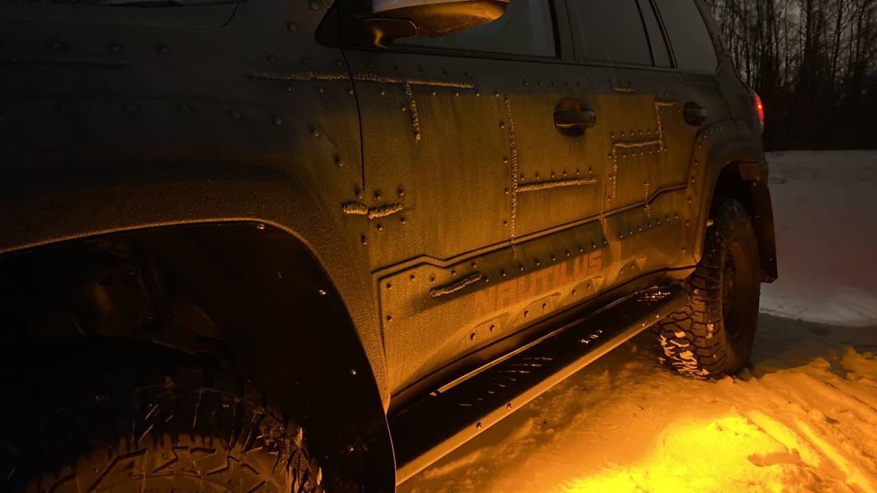 картинка Пороги с подсветкой - Toyota Land Cruiser 200