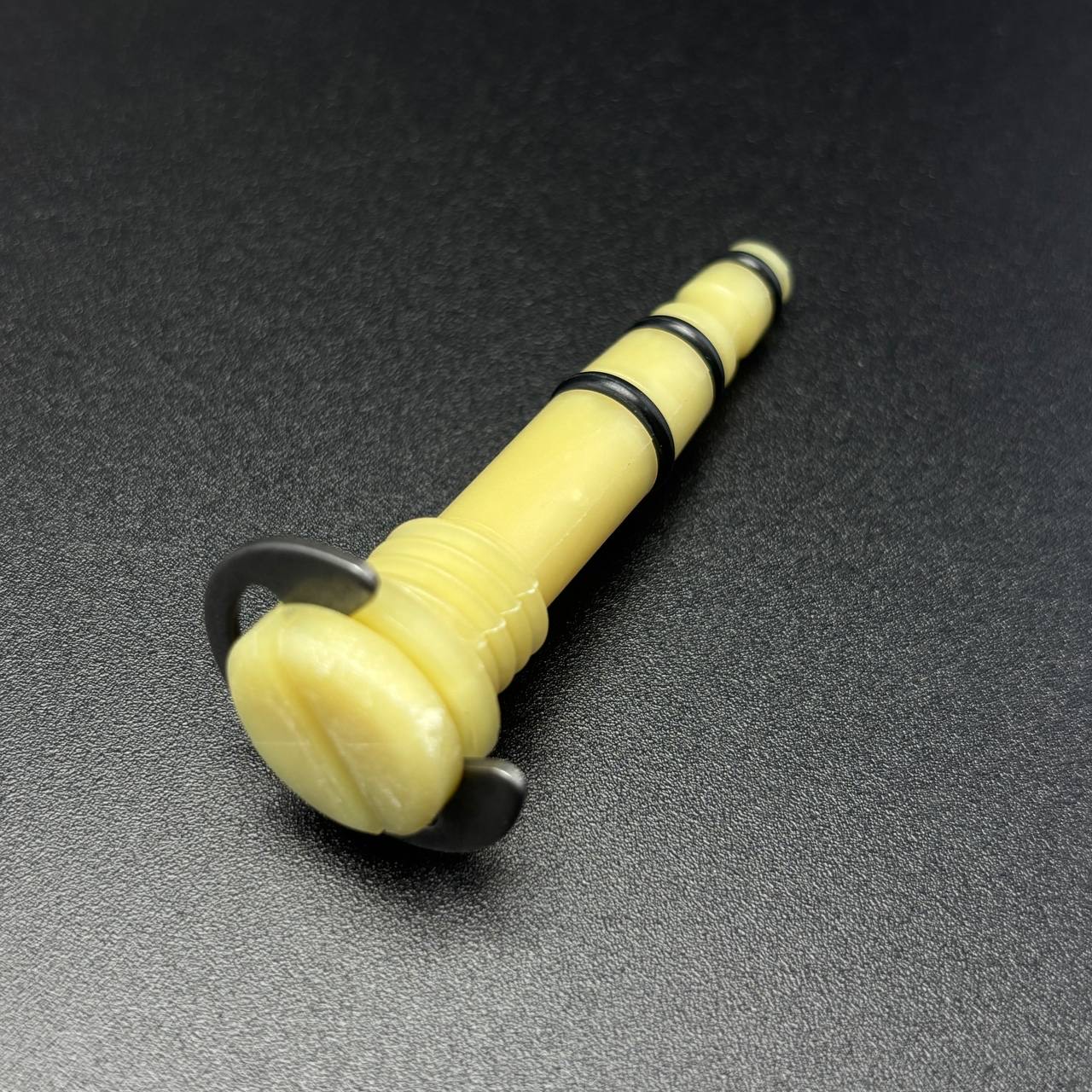 картинка Клапан запорный гидроподъёмника пластиковый VALVE KIT-RELIEF (Quicksilver)