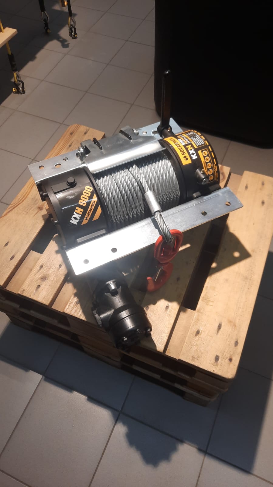 картинка Гидравлическая лебедка Novawinch 9000 lbs KXH9000 червячный привод