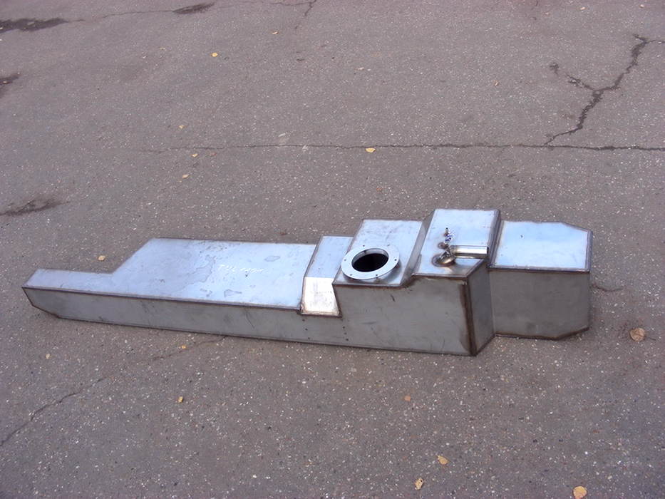 картинка Бак топливный KDT 140л вместо штатного для Toyota Hilux из нержавейки