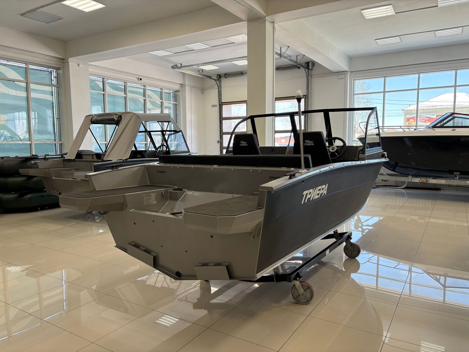 картинка Моторная лодка, Триера 460 BR_new, серый