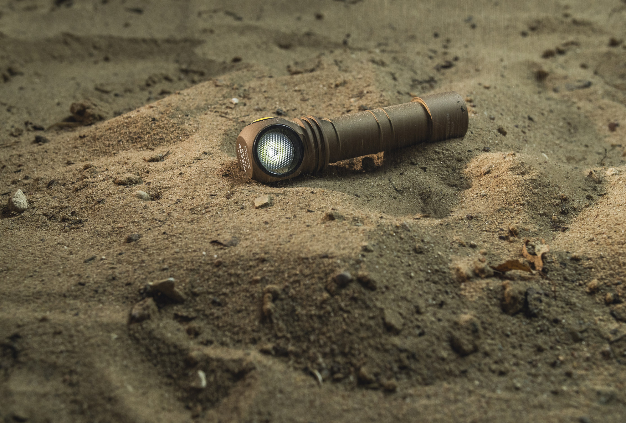 картинка Фонарь налобный Armytek Wizard C2 Pro White (Sand)