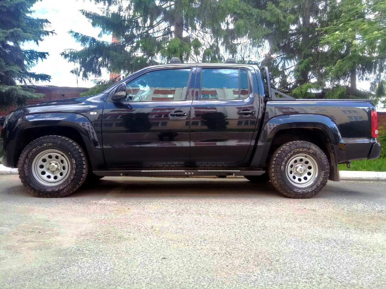 картинка Пороги силовые KDT для Volkswagen Amarok II поколения алюминий