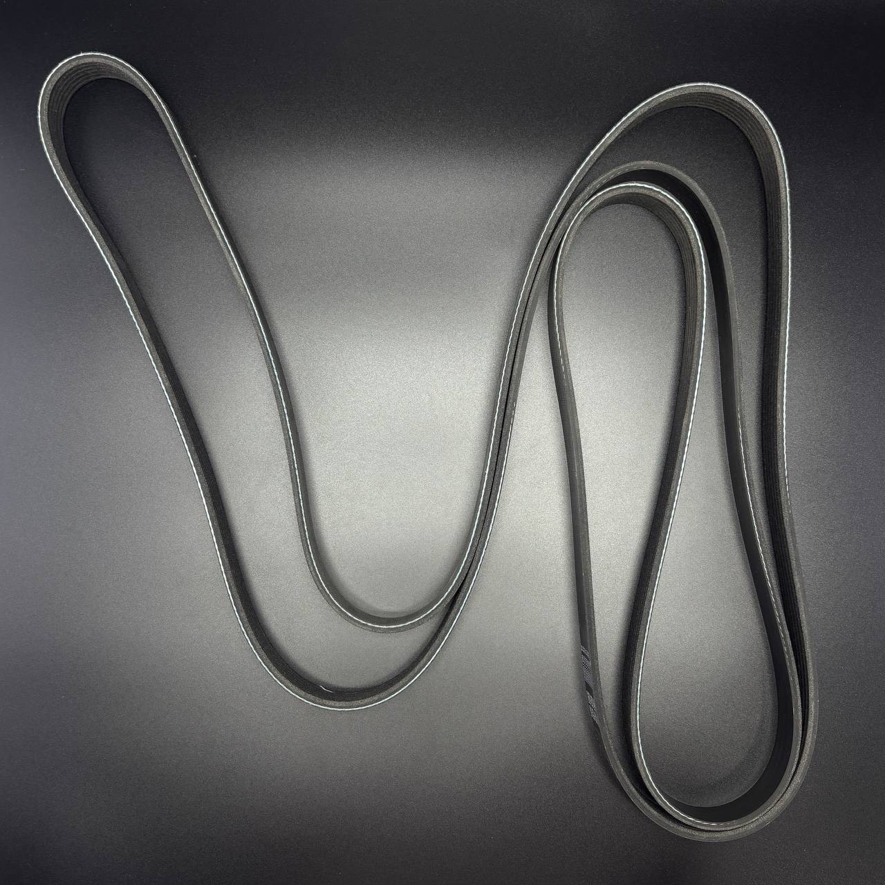 картинка Ремень обводной (поликлиновой) MERCRUISER 496MAG (57-865615Q01) (Quicksilver)