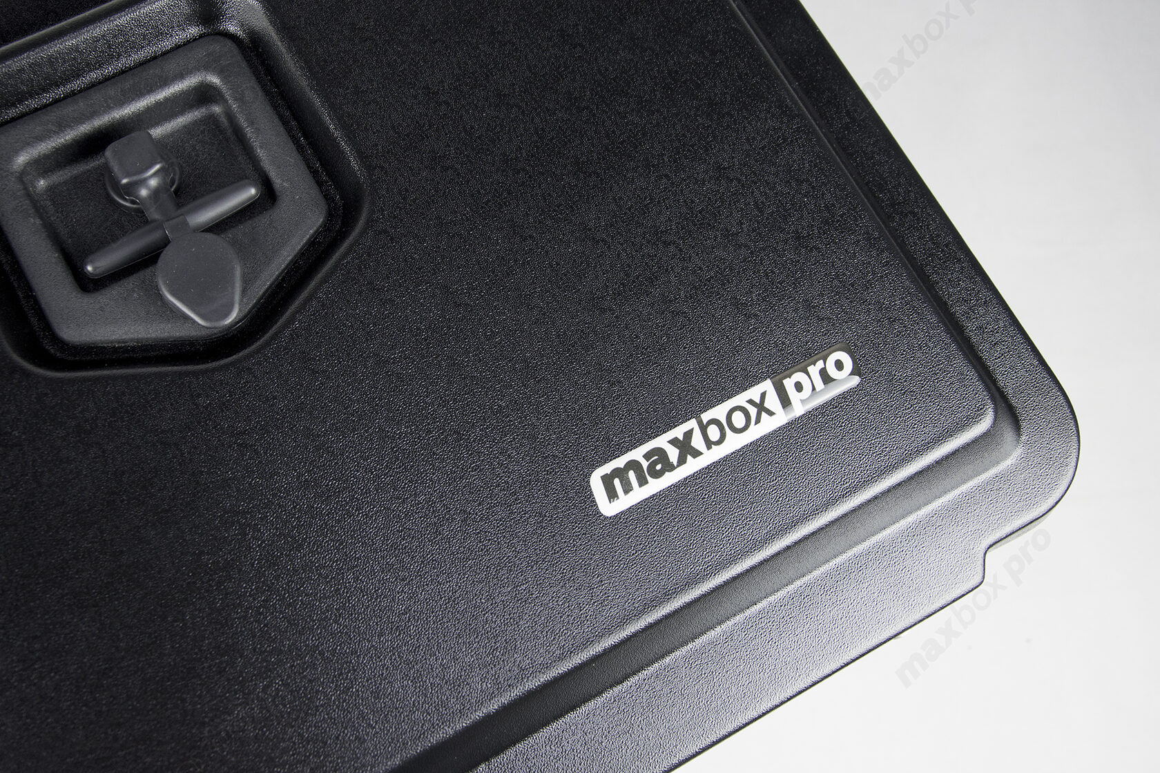 Ящик для грузовика MaxBox PRO 600 инструментальный (77 литров)